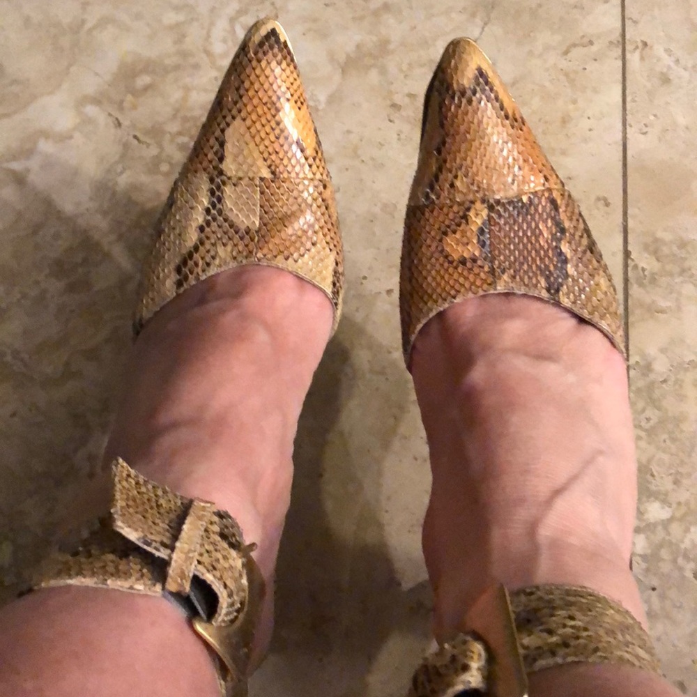 Gorgeous original snakeskin ( very comfortable )..
